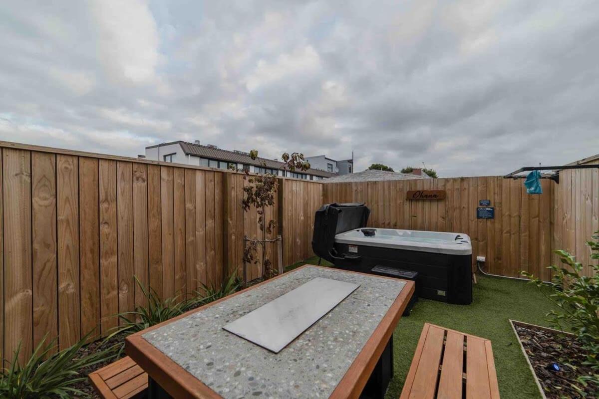 Stones Throw From The Stadium & Hot Tub Christchurch Esterno foto